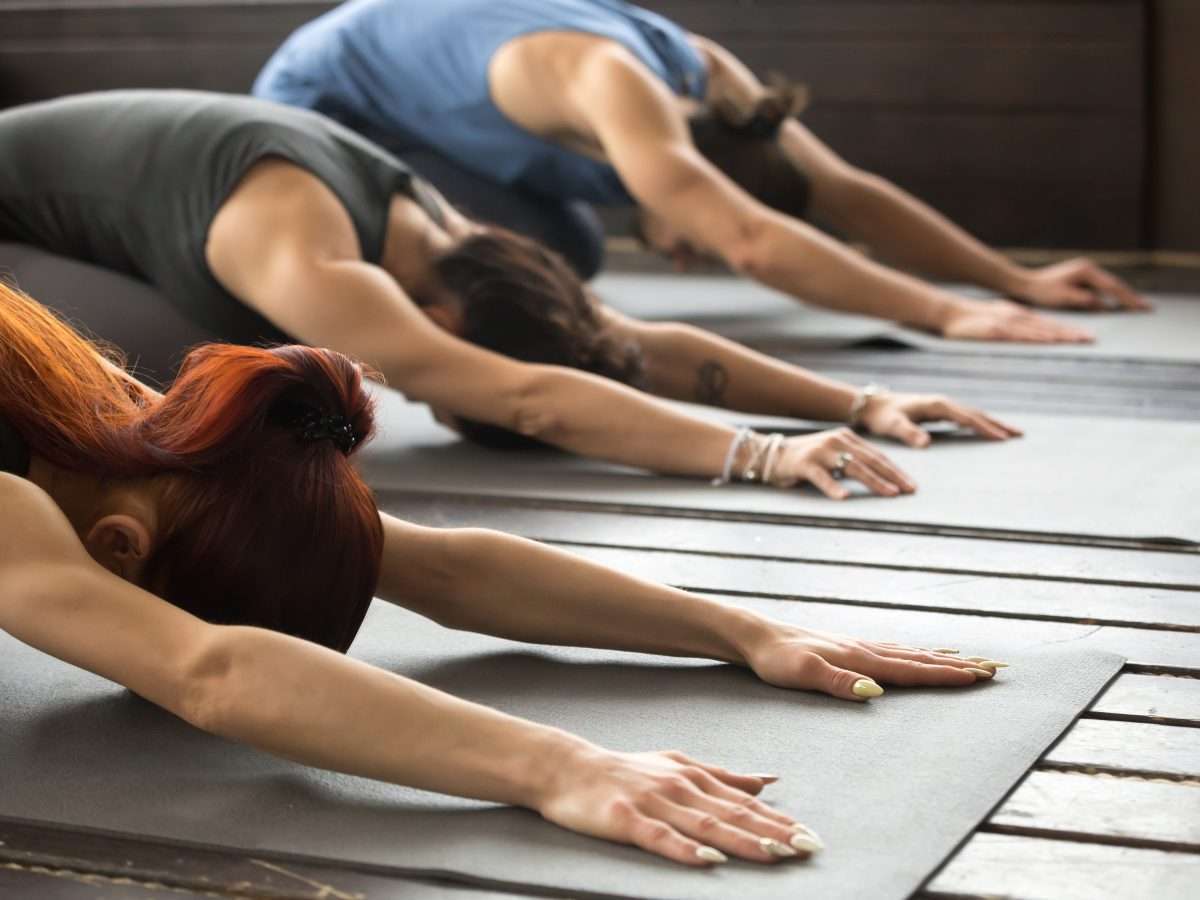 Position de Yoga : Bienfaits de la Salutation au soleil