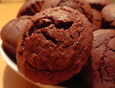 Un muffin au chocolat noix de coco râpée tout fondant